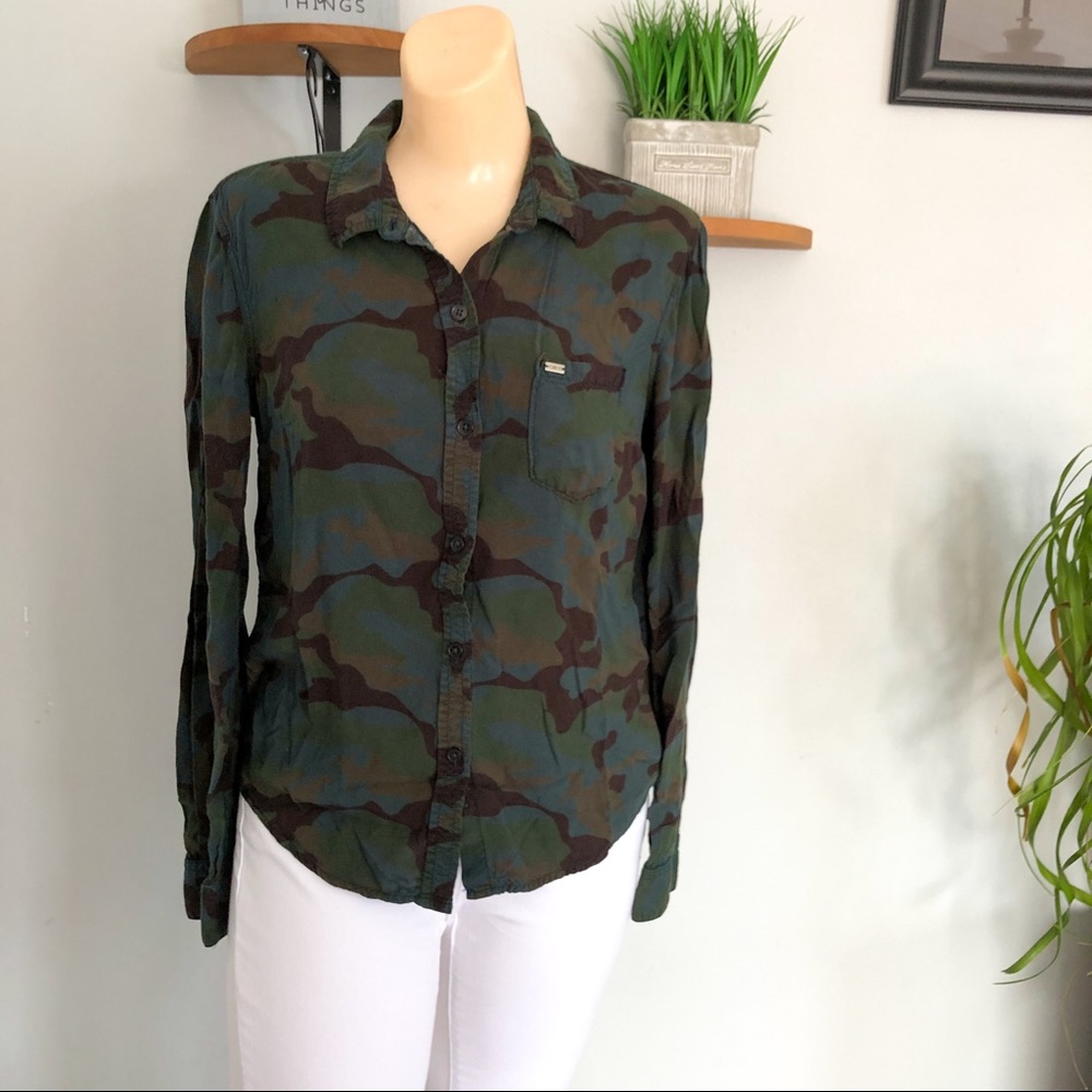 OBEY PROPAGANDA CAMO BUTTON DOWN TOP